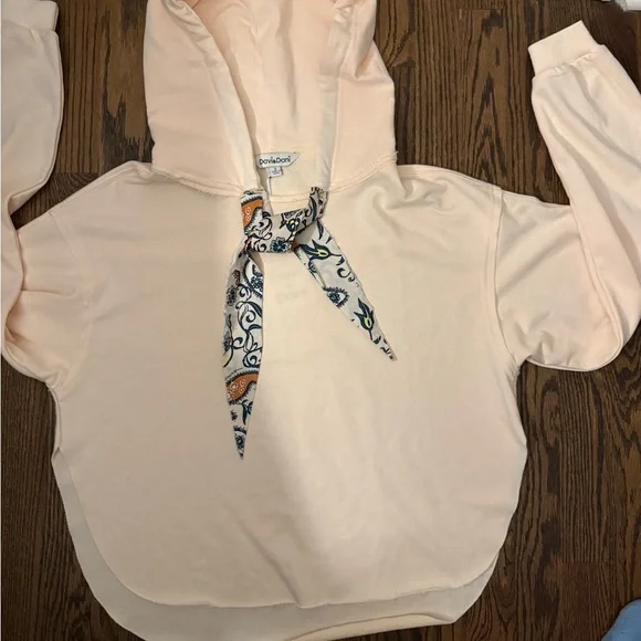 DAVI & DANI Cream Hoodie with Patterned Scarf Drawstrings - Picture 4 of 7